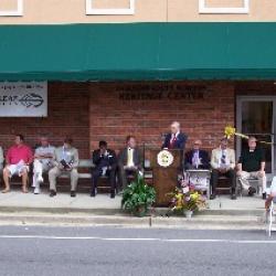 Mayor Kemp welcomes everyone to the opening of the Heritage Center.